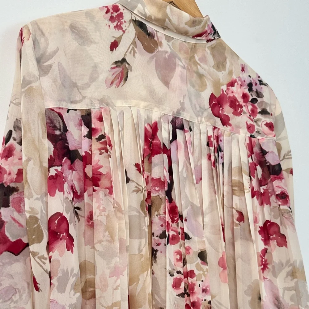 Chaps Pink & Cream Floral Button Up Blouse with Pleated Back - Picture 6 of 6